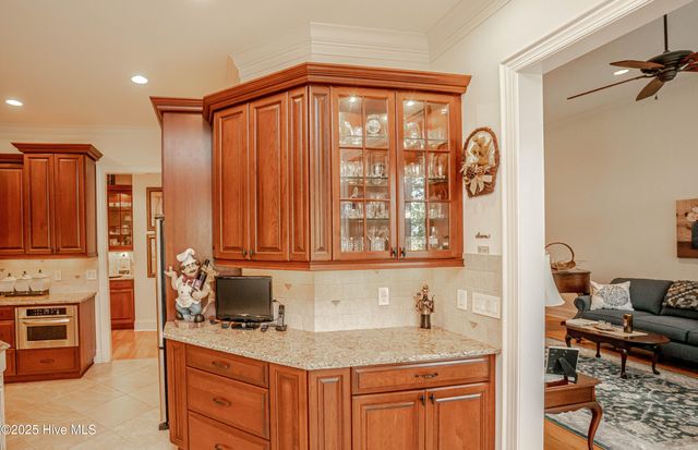 537 Gladstone Circle SW, Ocean Isle Beach, NC 28469