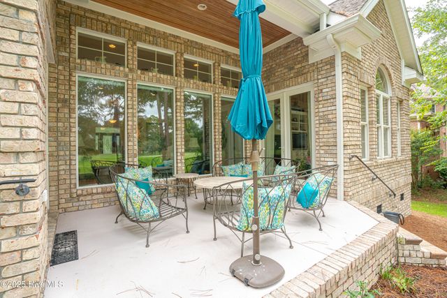 537 Gladstone Circle SW, Ocean Isle Beach, NC 28469