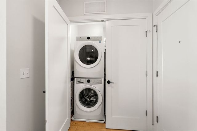 287 Maverick Street 201, Boston, MA 02128