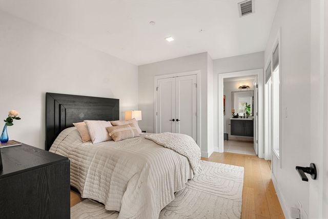 287 Maverick Street 201, Boston, MA 02128