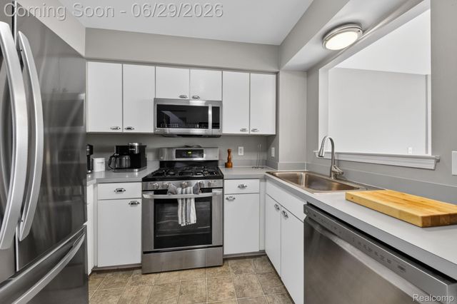 4554 Hunters Circle E, Canton Charter Township, MI 48188