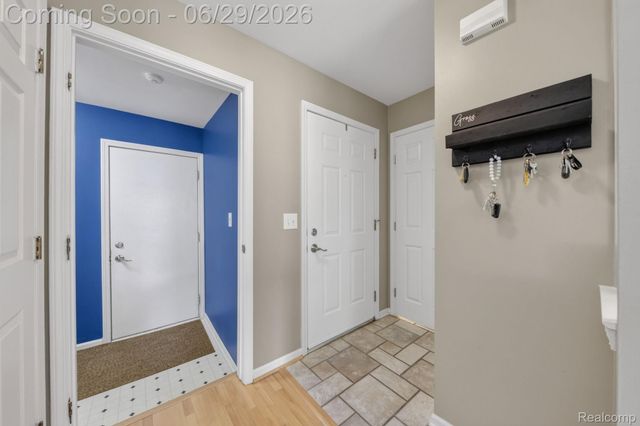 4554 Hunters Circle E, Canton Charter Township, MI 48188