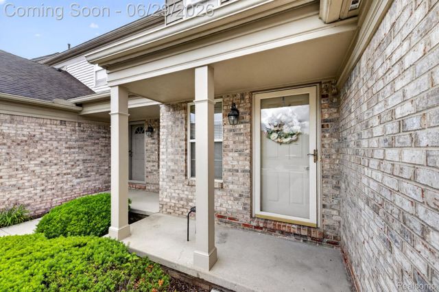 4554 Hunters Circle E, Canton Charter Township, MI 48188