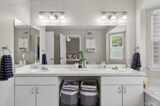 4554 Hunters Circle E, Canton Charter Township, MI 48188