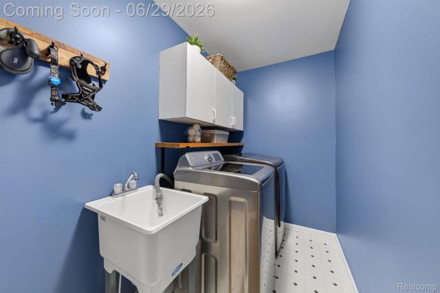 4554 Hunters Circle E, Canton Charter Township, MI 48188