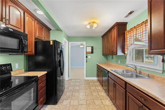 9225 Sahabi Road, Kernersville, NC 27284