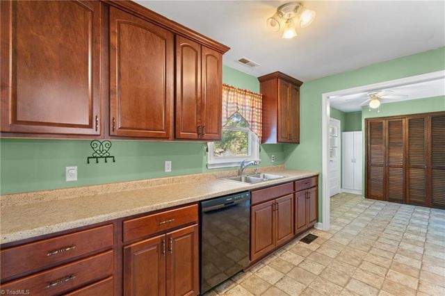 9225 Sahabi Road, Kernersville, NC 27284