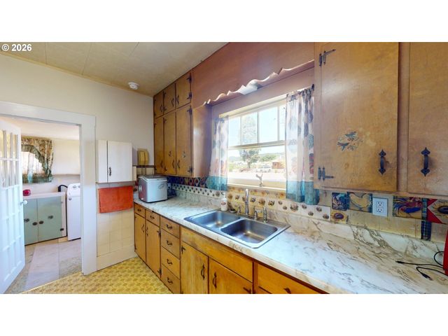 1299 41ST Ave, Sweet Home, OR 97386