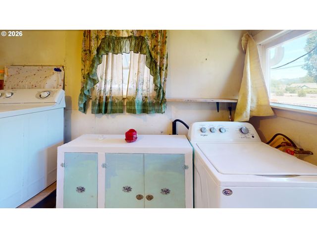 1299 41ST Ave, Sweet Home, OR 97386