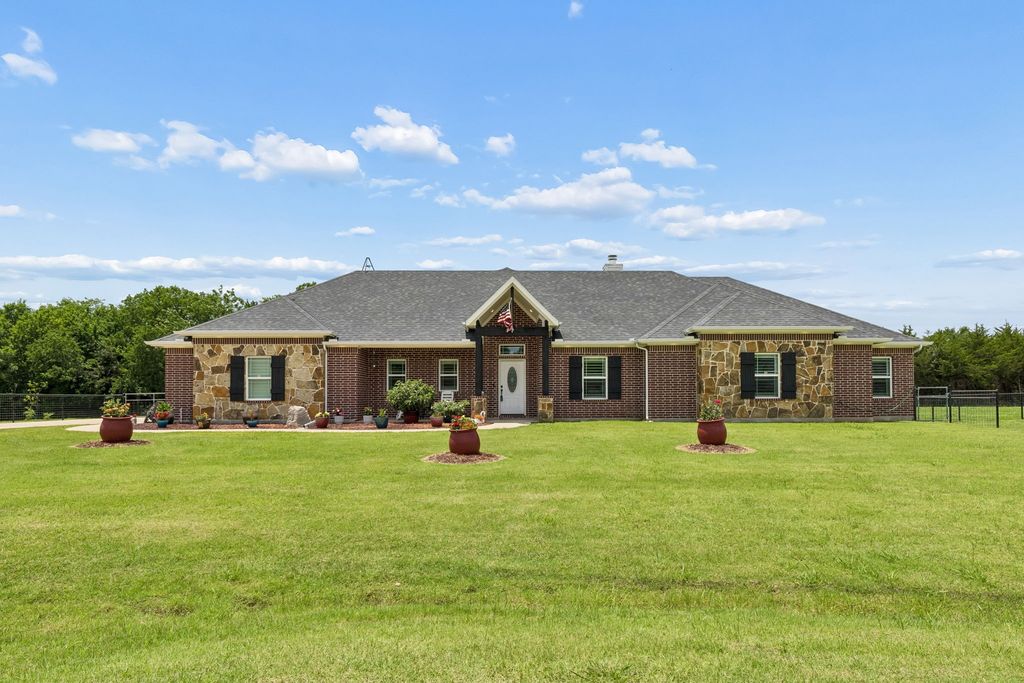 1351 Canales Trail, Farmersville, TX 75442