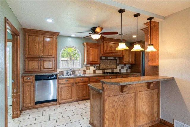 405 E Cole Ave., Fletcher, OK 73541