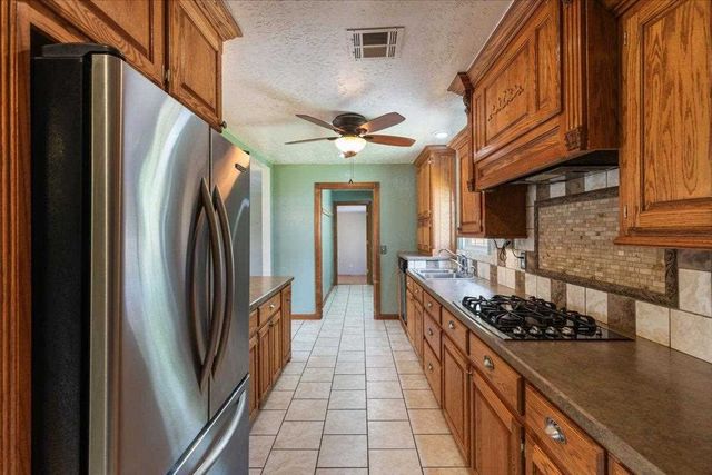 405 E Cole Ave., Fletcher, OK 73541