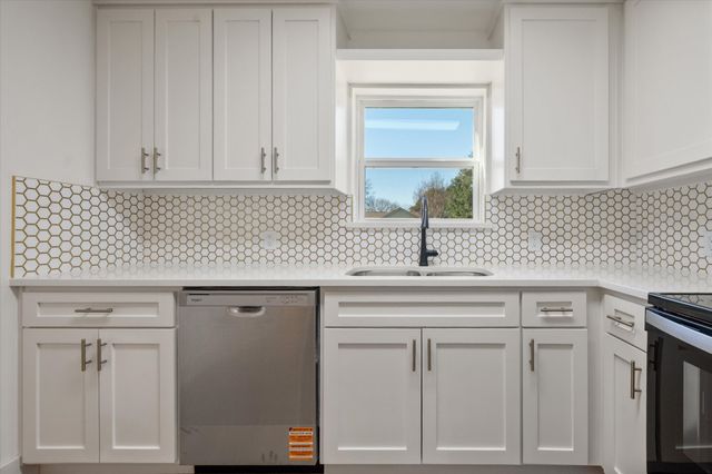 520 NW Charlyne Drive, Burleson, TX 76028