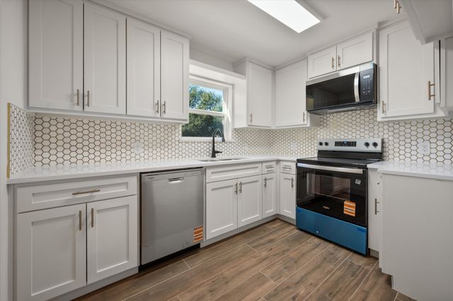 520 NW Charlyne Drive, Burleson, TX 76028