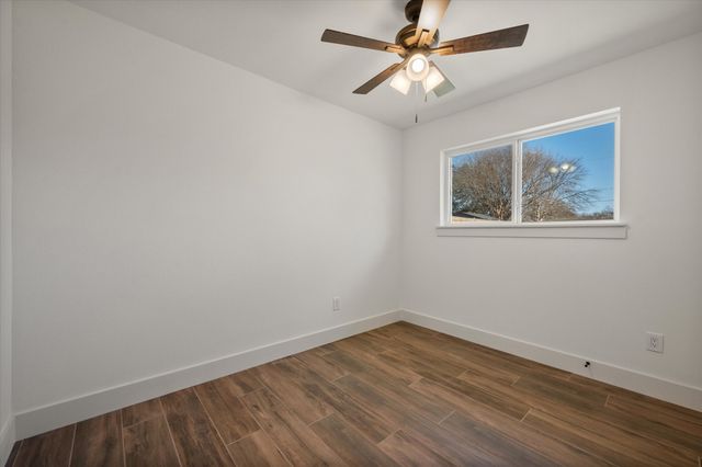 520 NW Charlyne Drive, Burleson, TX 76028