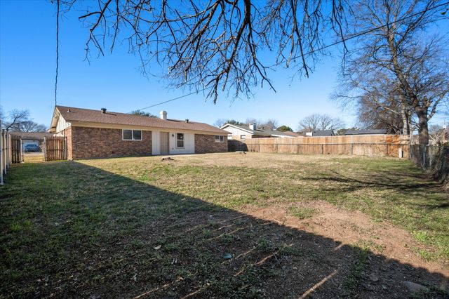 520 NW Charlyne Drive, Burleson, TX 76028