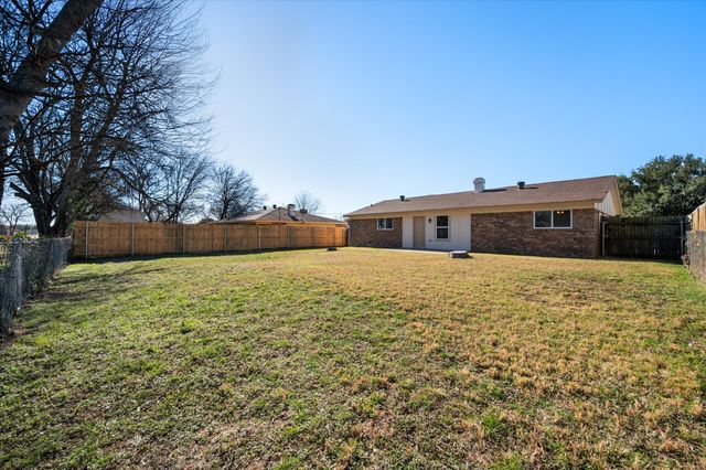 520 NW Charlyne Drive, Burleson, TX 76028