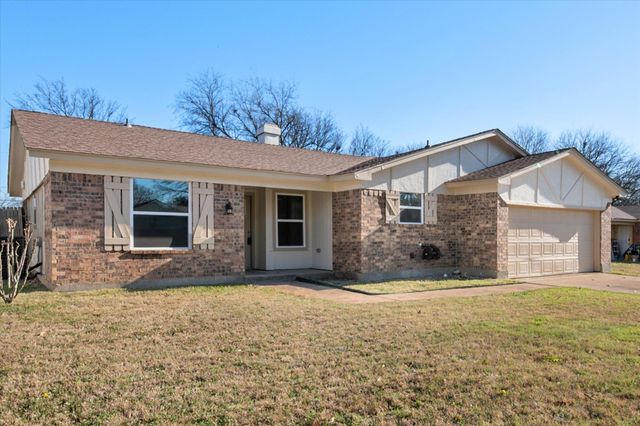 520 NW Charlyne Drive, Burleson, TX 76028