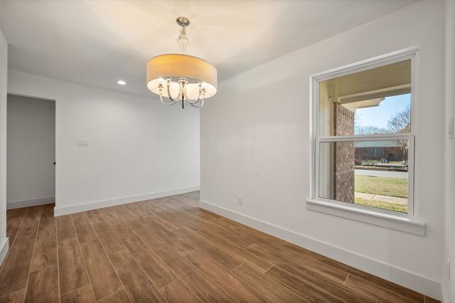 520 NW Charlyne Drive, Burleson, TX 76028