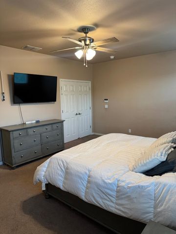 280 Finchwood Dr, Lathrop, CA 95330