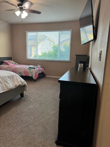 280 Finchwood Dr, Lathrop, CA 95330