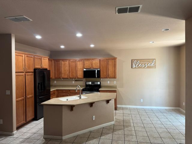 280 Finchwood Dr, Lathrop, CA 95330