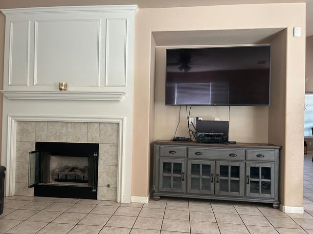 280 Finchwood Dr, Lathrop, CA 95330