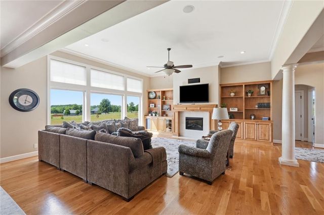 21618 S State Route 291 Highway, Harrisonville, MO 64701