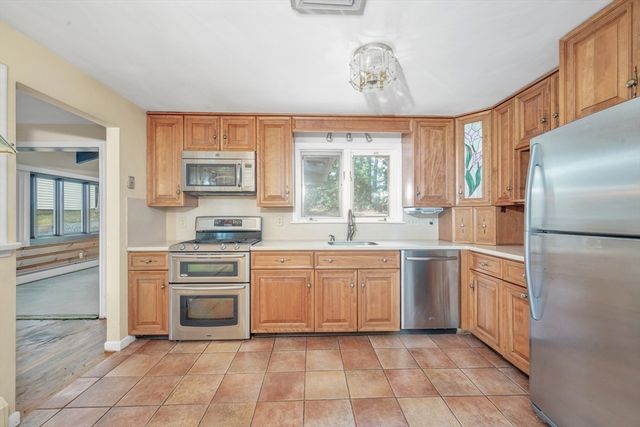 40 Himoor Circle, Randolph, MA 02368