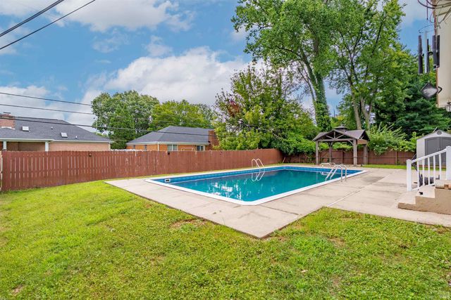 208 Camden Court, Evansville, IN 47715