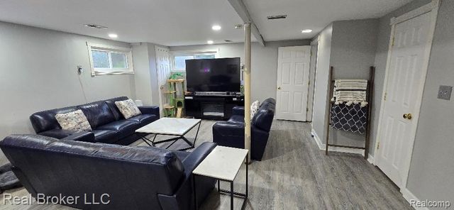 33915 Sequoia Street, Westland, MI 48185