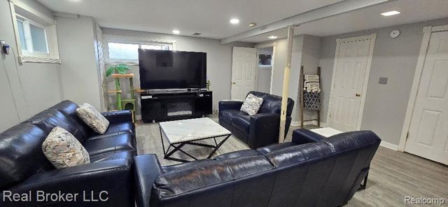 33915 Sequoia Street, Westland, MI 48185