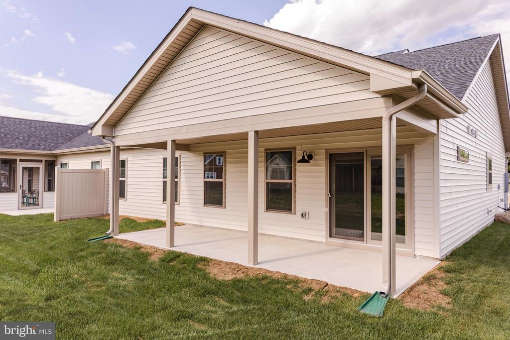 94 GRAINFIELD CT, Martinsburg, WV 25404