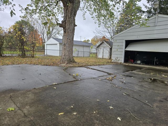 166 W Lowry Drive, Brooklyn, MI 49230