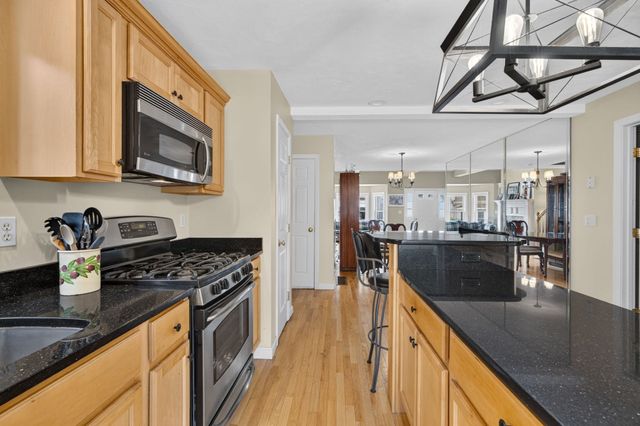 1 Tanglewood Park Dr 1, Haverhill, MA 01830