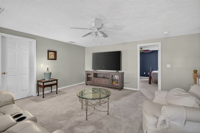1 Tanglewood Park Dr 1, Haverhill, MA 01830