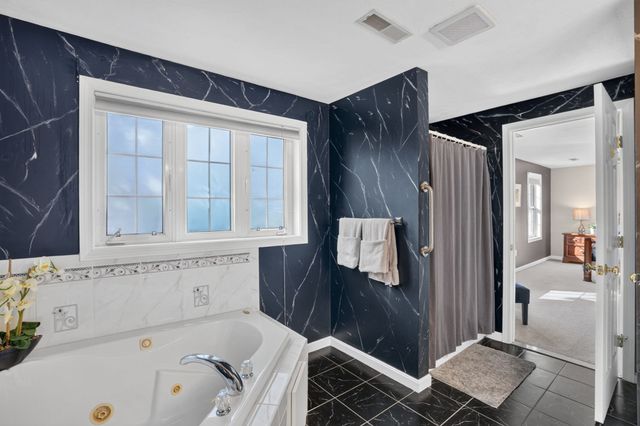 1 Tanglewood Park Dr 1, Haverhill, MA 01830