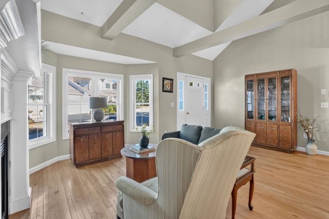 1 Tanglewood Park Dr 1, Haverhill, MA 01830