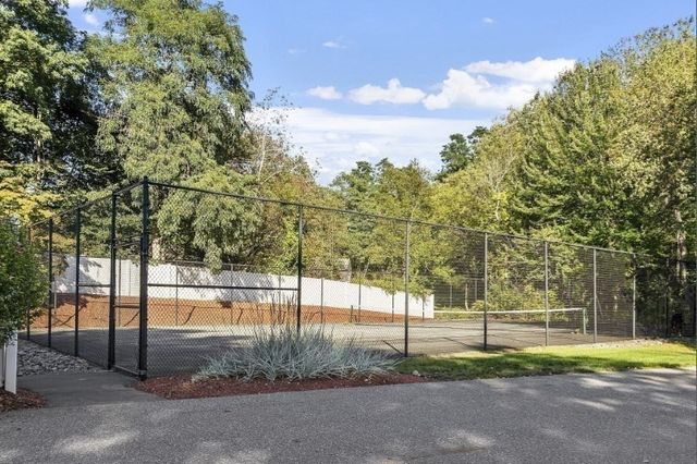 1 Tanglewood Park Dr 1, Haverhill, MA 01830