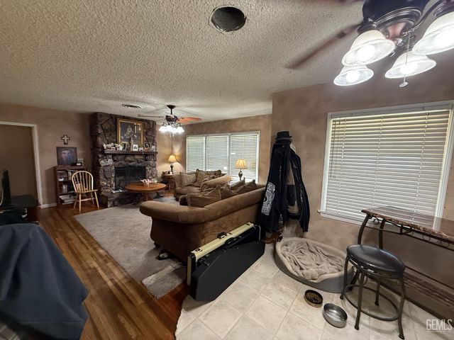 2512 Barnett Street, Bakersfield, CA 93308