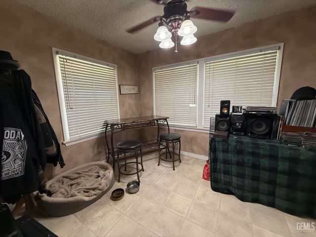2512 Barnett Street, Bakersfield, CA 93308