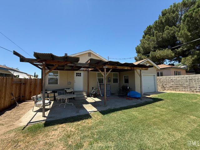 2512 Barnett Street, Bakersfield, CA 93308