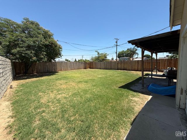 2512 Barnett Street, Bakersfield, CA 93308