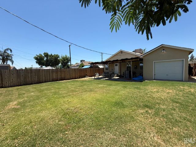 2512 Barnett Street, Bakersfield, CA 93308