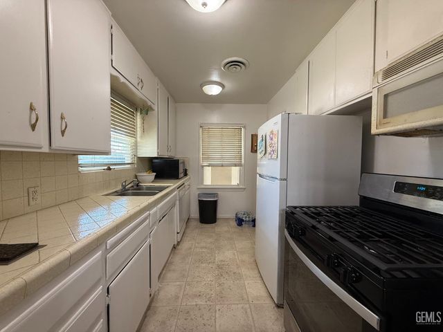 2512 Barnett Street, Bakersfield, CA 93308