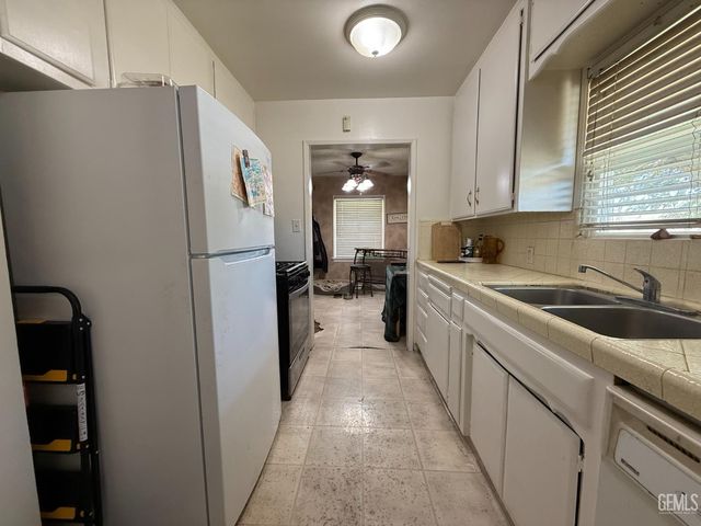 2512 Barnett Street, Bakersfield, CA 93308