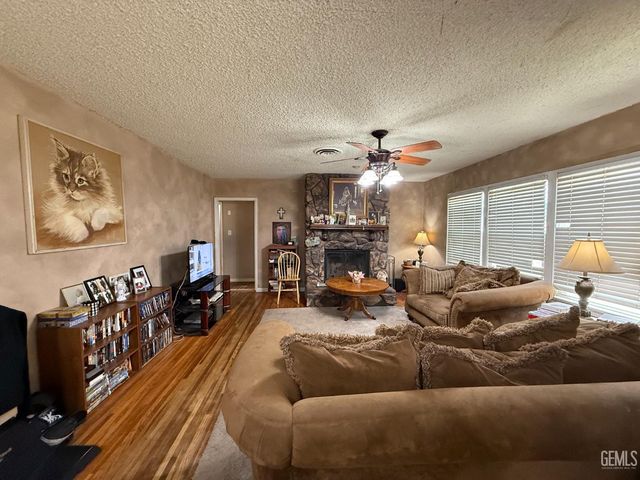 2512 Barnett Street, Bakersfield, CA 93308