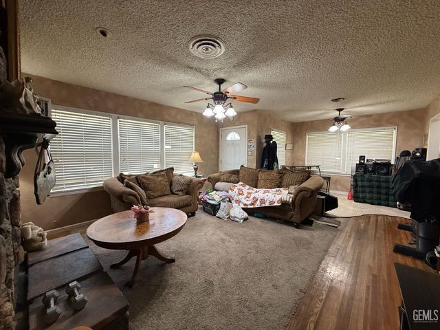 2512 Barnett Street, Bakersfield, CA 93308