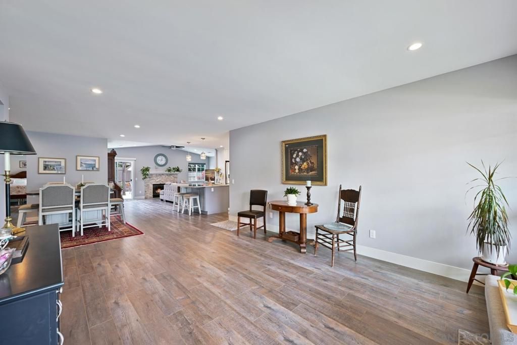Image 12 of property listing at 4940 Edwin Pl, San Diego, CA 92117