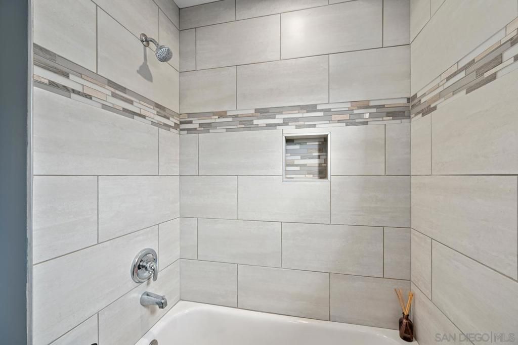 Image 18 of property listing at 4940 Edwin Pl, San Diego, CA 92117